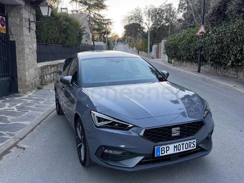 Usado Seat Leon FR 204 CV (150 kW) 2025 Gris / plata Berlina