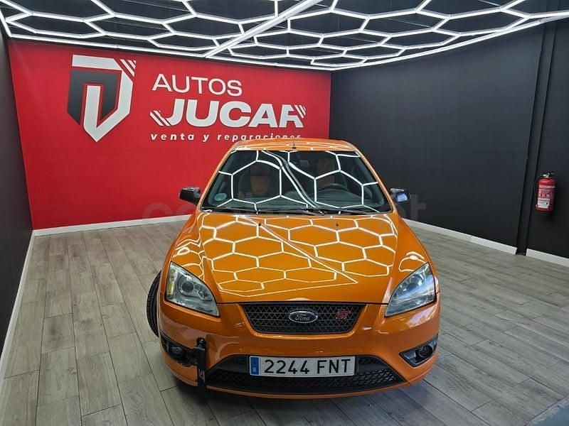 Usado Ford Focus ST 225 CV (165 kW) 2007 Naranja Berlina