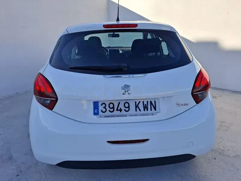 Usado Peugeot 208 Active 99 CV (72 kW) 2019 Blanco Utilitario