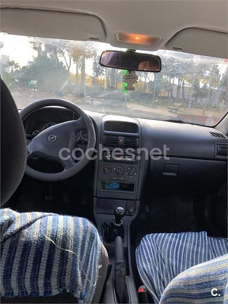 Usado Opel Astra Eco 75 CV (55 kW) 2001 Gris / plata Berlina