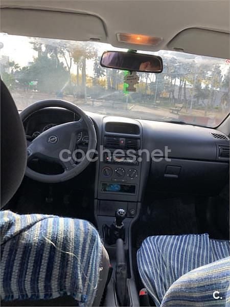 Usado Opel Astra Eco 75 CV (55 kW) 2001 Gris / plata Berlina