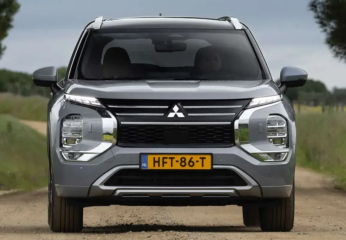 Usado Mitsubishi Outlander Motion 150 CV (110 kW) 2017 Gris SUV