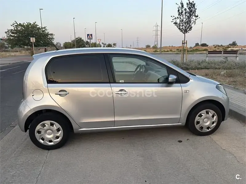 Usado Seat Mii Reference 60 CV (44 kW) 2015 Gris / plata Utilitario