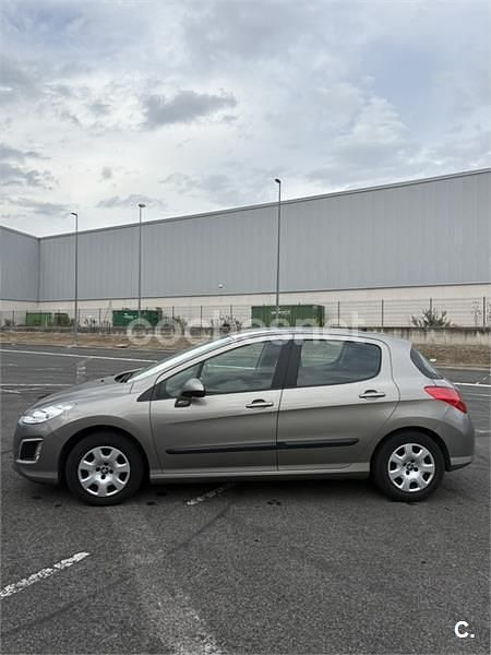 Usado Peugeot 308 Access 98 CV (72 kW) 2012 Beige Berlina