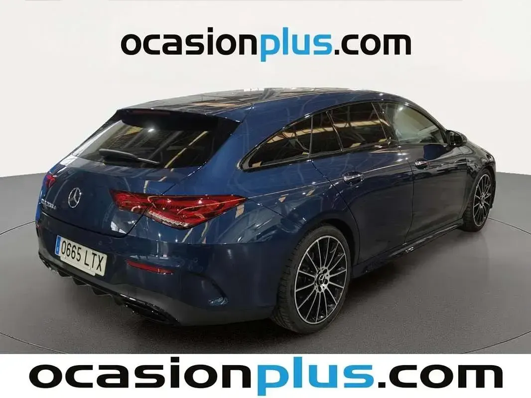 Usado Mercedes CLA200 Shooting Brake 150 CV (110 kW) 2021 Azul Familiar