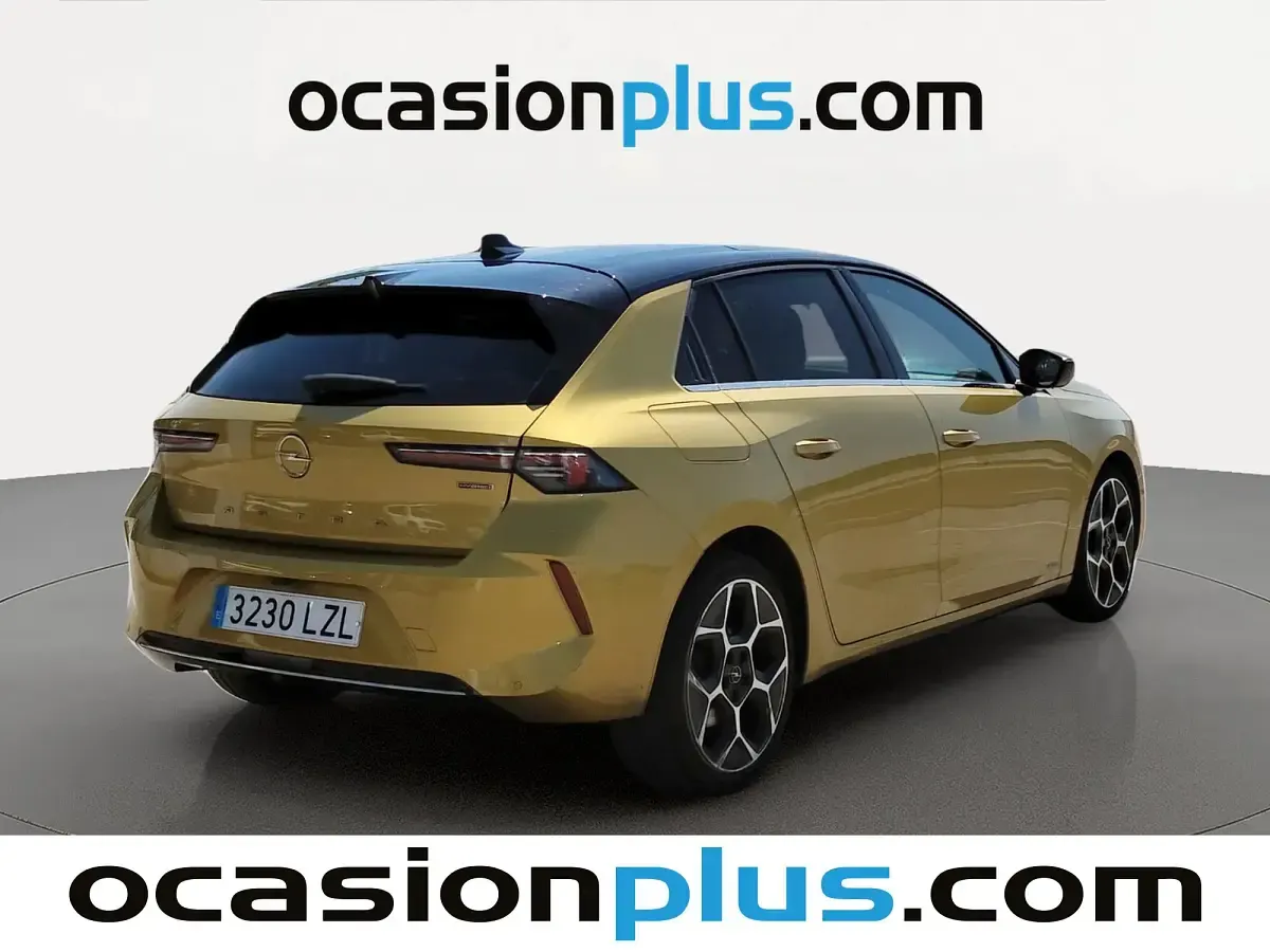 Usado Opel Astra Ultimate 181 CV (133 kW) 2022 Amarillo Utilitario