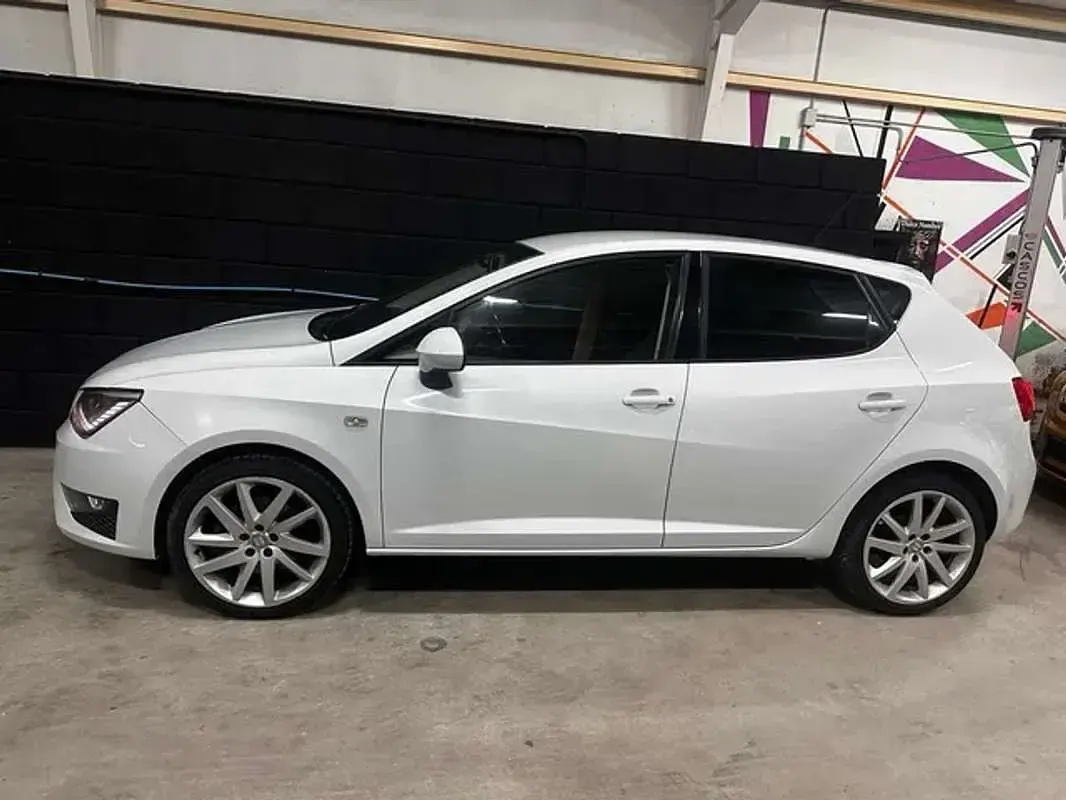 Usado Seat Ibiza SC FR 105 CV (77 kW) 2012 Blanco Utilitario