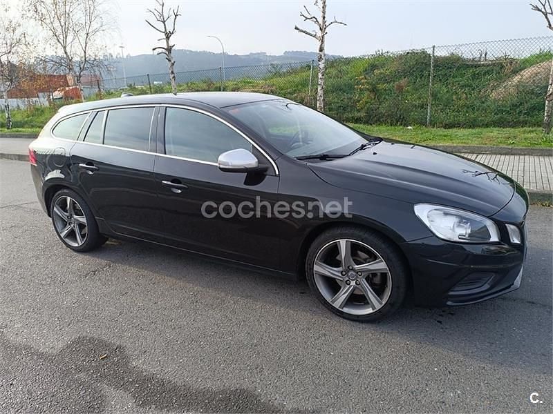Begagnad Volvo V60 R-Design 136 HK (100 kW) 2011 Svart Kombi