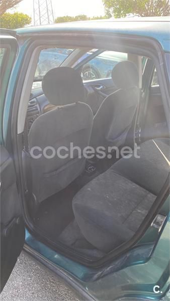 Verde Usado 2000 Ford Focus Ghia Berlina | 1500 € (Precio justo) - Imagen 1/2