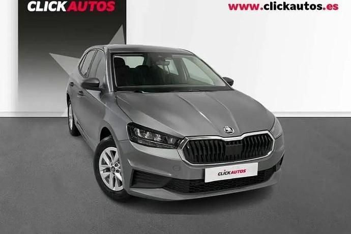 Usado Skoda Fabia Essence 95 CV (69 kW) 2025 Plata Utilitario