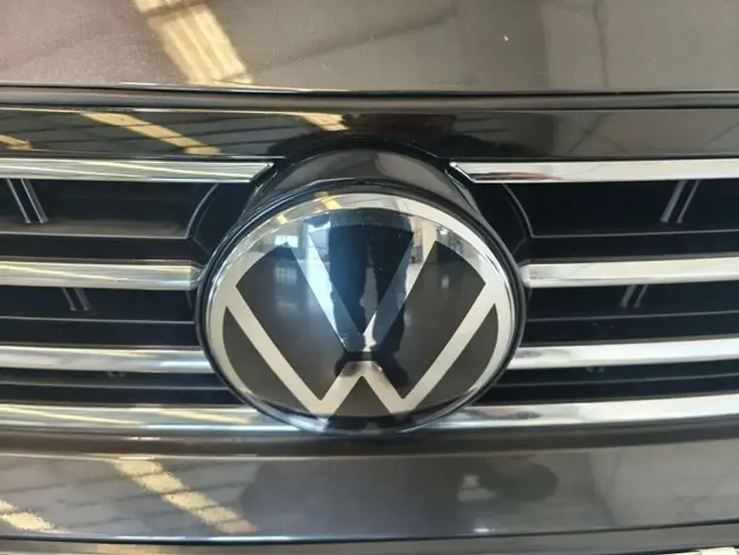 Usado VW Passat Executive 150 CV (110 kW) 2023 Gris Familiar