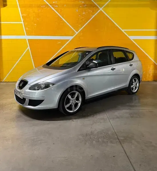 Usado Seat Altea Reference 105 CV (77 kW) 2007 Gris / plata Monovolumen