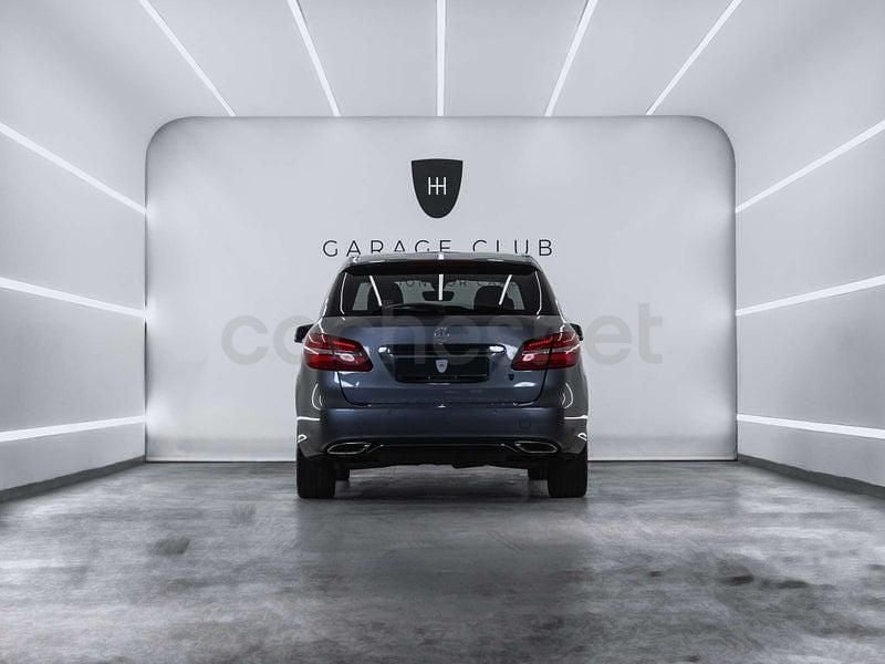 Usado Mercedes B200 Urban 136 CV (100 kW) 2016 Gris / plata Monovolumen