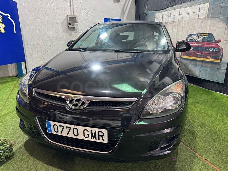Usado Hyundai i30 Style 126 CV (92 kW) 2009 Negro Berlina