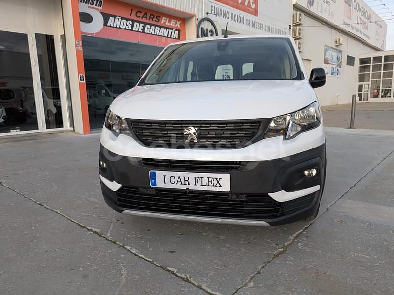 Usado Peugeot Rifter Allure 100 CV (73 kW) 2023 Blanco Monovolumen