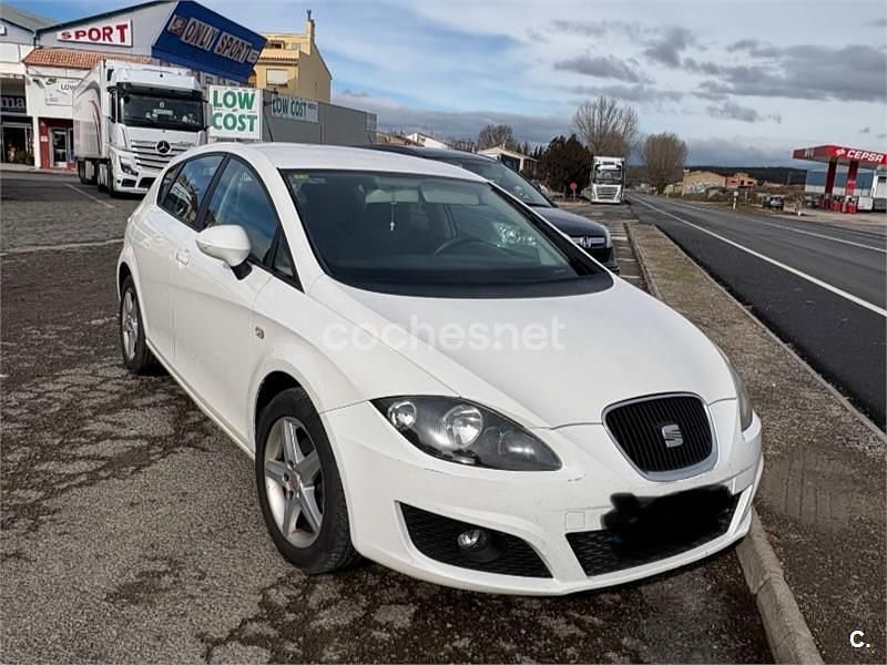 Blanco Usado 2011 Seat Leon Reference Berlina | 8000 € (Un poco caro) - Imagen 1/4