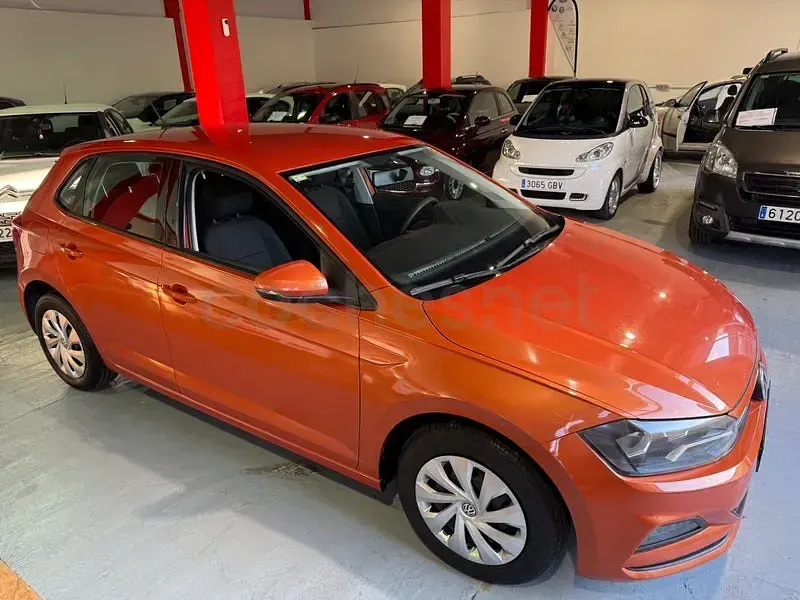 Usado VW Polo Advance 95 CV (69 kW) 2018 Naranja Utilitario