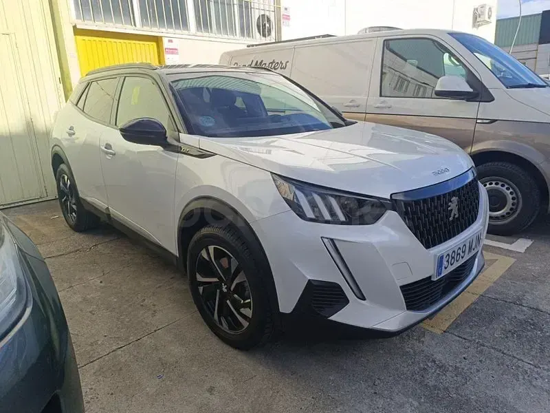 Usado Peugeot 2008 GT 130 CV (95 kW) 2023 Blanco SUV