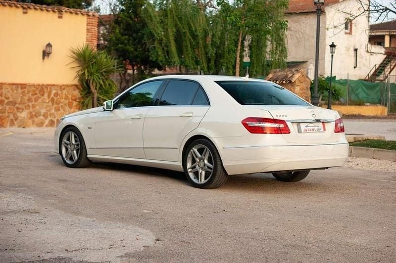 Usado Mercedes E220 Avantgarde 170 CV (125 kW) 2011 Blanco Berlina