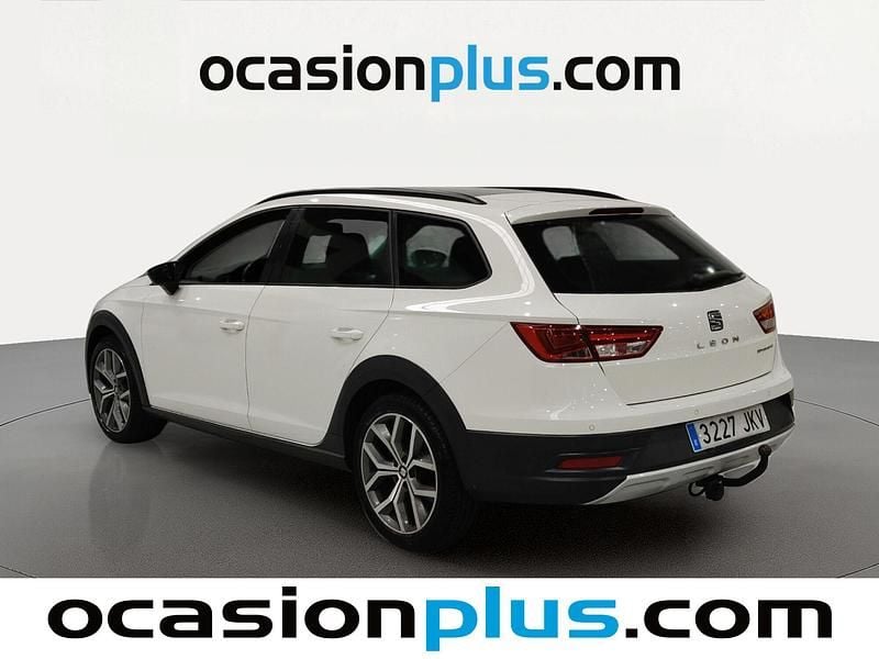 Usado Seat Leon 110 CV (80 kW) 2015 Blanco Familiar
