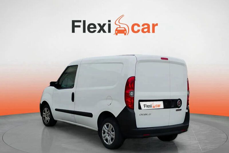 Usado Fiat Doblò Easy 95 CV (69 kW) 2022 Blanco Monovolumen