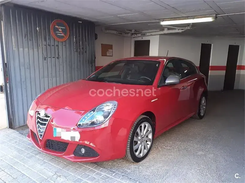 Usado Alfa Romeo Giulietta Distinctive 140 CV (102 kW) 2012 Rojo Utilitario
