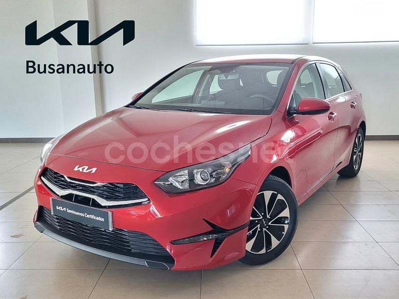 Rojo Usado 2025 Kia Ceed Utilitario | 19.000 € (Precio justo) - Imagen 1/4
