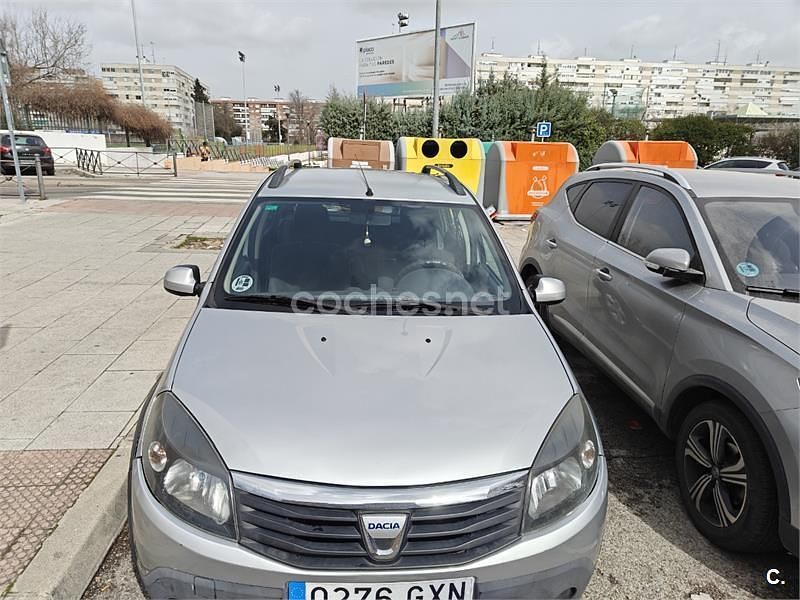 Usado Dacia Sandero Stepway 70 CV (51 kW) 2010 Gris / plata Berlina