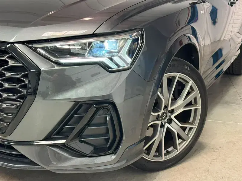 Usado Audi Q3 Sportback S-Line 150 CV (110 kW) 2024 Gris / plata SUV