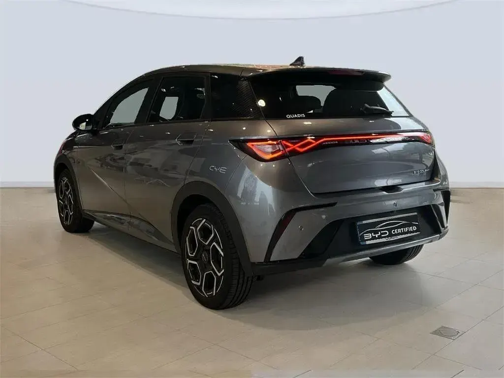 Usado BYD Dolphin Comfort 150 kW (204 CV) 2025 Gris Utilitario