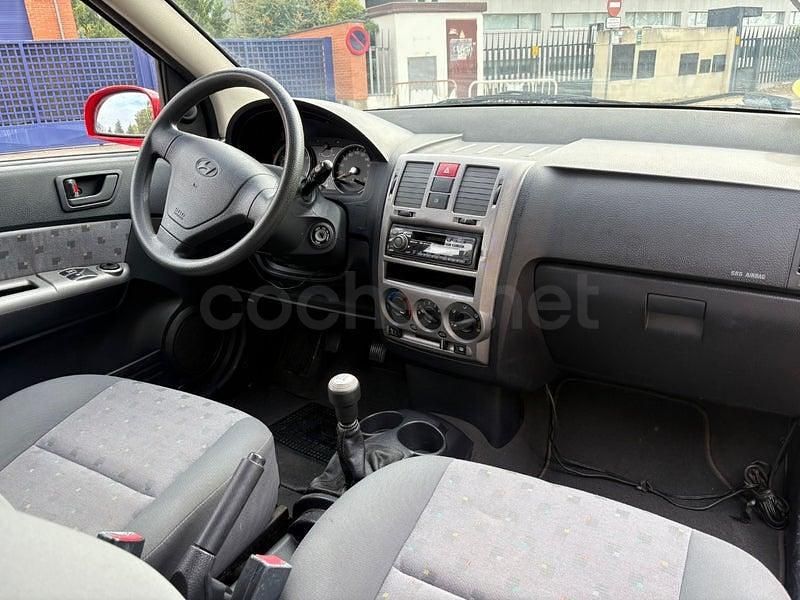Usado Hyundai Getz 66 CV (48 kW) 2005 Rojo Utilitario