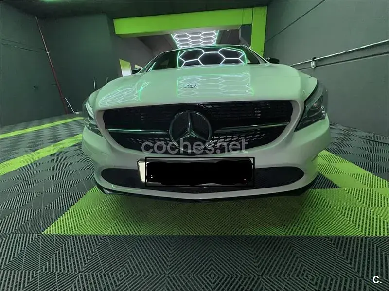 Usado Mercedes CLA180 122 CV (89 kW) 2016 Blanco Coupe