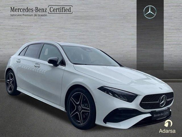 Nuevo Mercedes A180 AMG line 136 CV (100 kW) 2025 Blanco polar Berlina