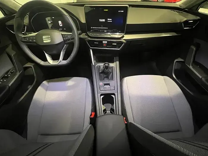 Usado Seat Leon Style 116 CV (85 kW) 2025 Blanco Familiar