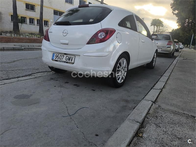 Usado Opel Corsa Enjoy 80 CV (58 kW) 2009 Gasolina Berlina