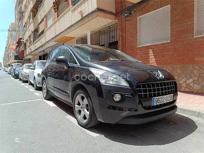 Usado Peugeot 3008 Premium 120 CV (88 kW) 2010 Negro Familiar