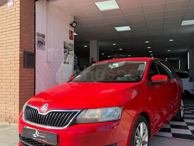 Usado Skoda Rapid Active 105 CV (77 kW) 2013 Rojo Utilitario