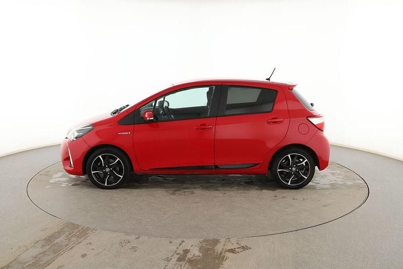 Usado Toyota Yaris Hybrid Active 101 CV (74 kW) 2017 Rojo Utilitario