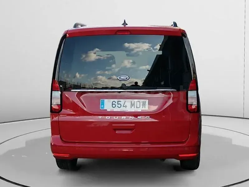 Usado Ford Tourneo Connect Titanium 122 CV (89 kW) 2023 Rojo Monovolumen