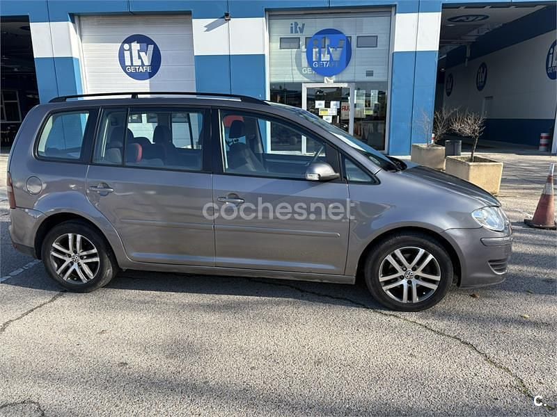Usado VW Touran Edition 105 CV (77 kW) 2008 Gris / plata Monovolumen