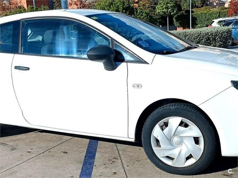 Blanco Usado 2012 Seat Ibiza SC Reference Utilitario | 5000 € (Buen precio) - Imagen 1/4