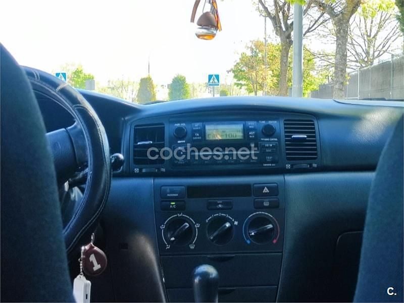 Usado Toyota Corolla Sol 90 CV (66 kW) 2005 Negro Berlina
