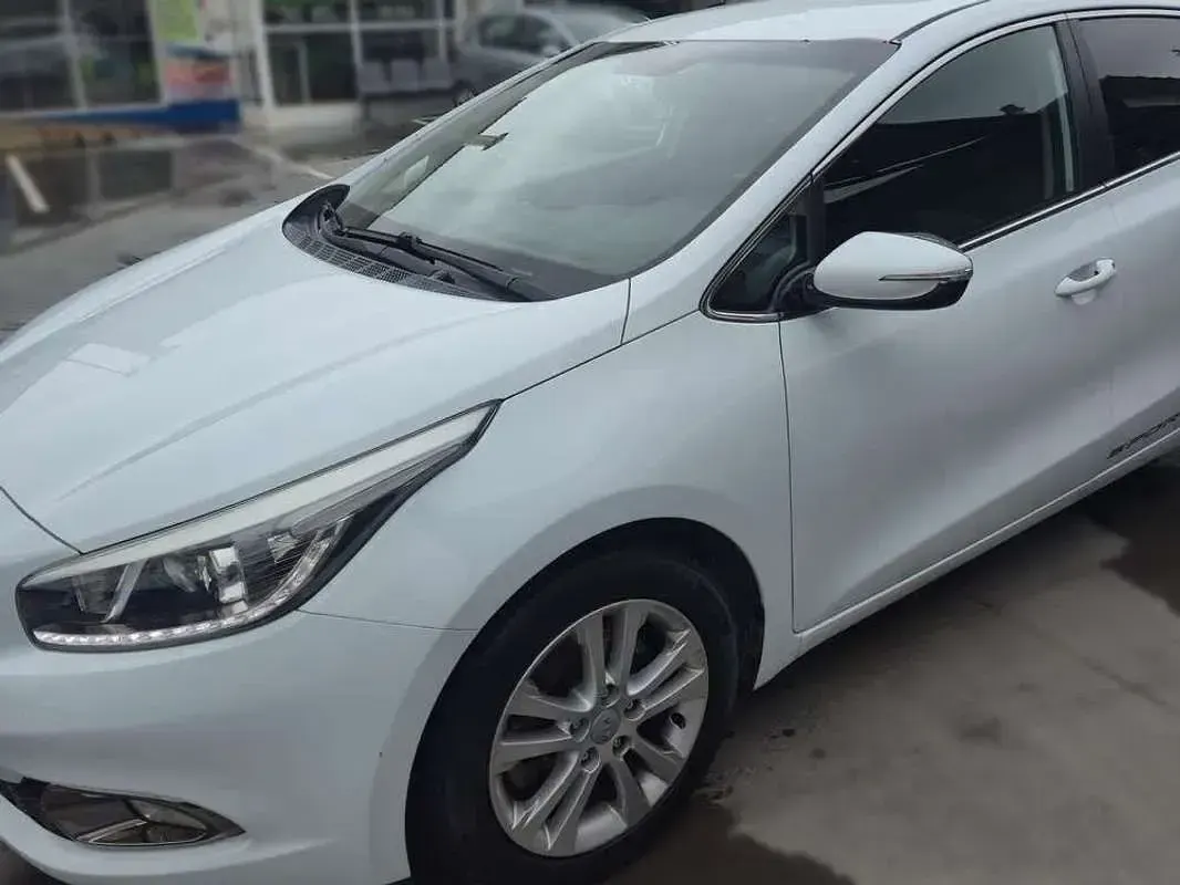 Usado Kia Ceed 101 CV (74 kW) 2014 Blanco Utilitario