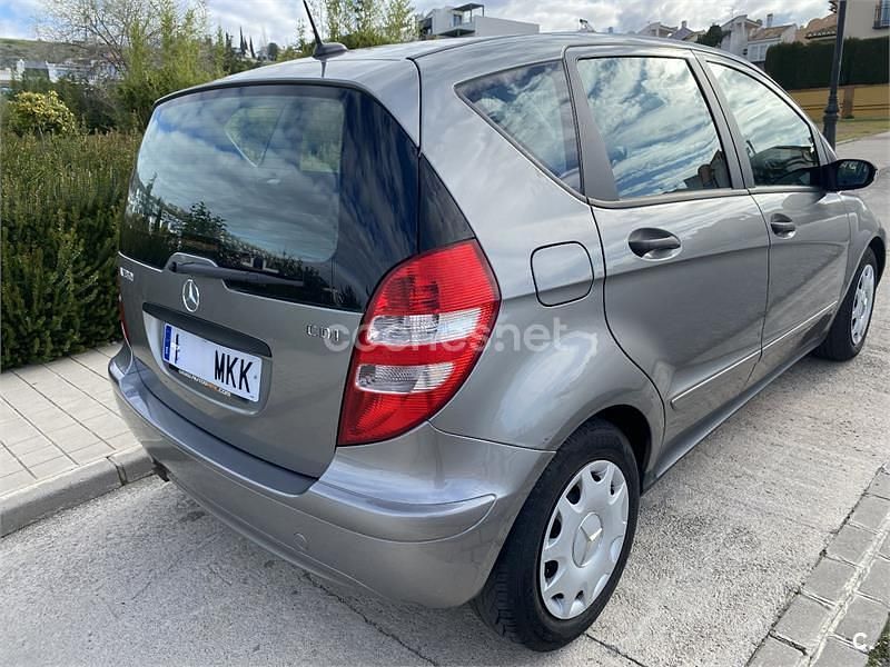 Usado Mercedes A180 Elegance 109 CV (80 kW) 2008 Gris / plata Monovolumen