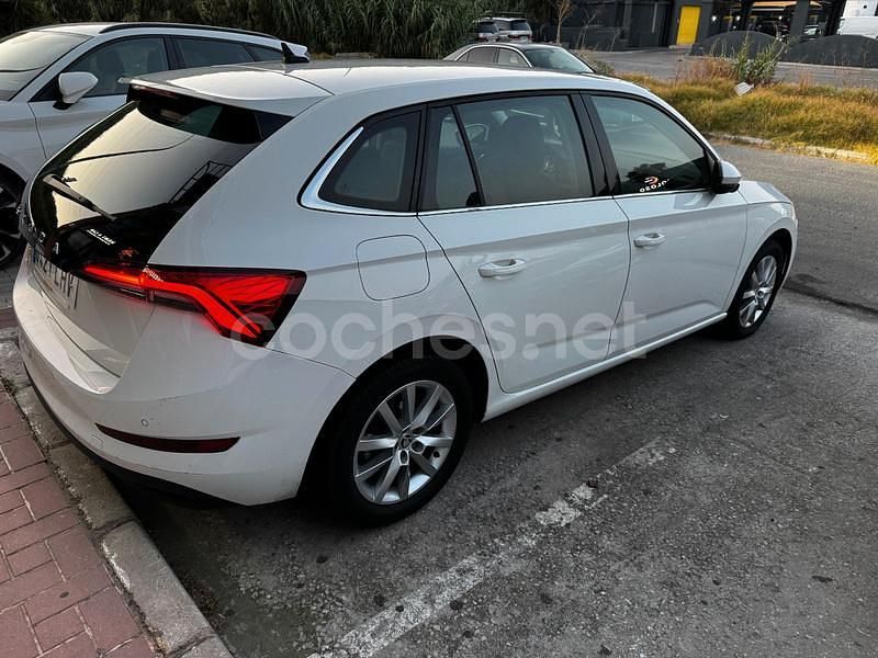 Blanco Usado 2020 Skoda Scala Active Utilitario | 15.000 € - Imagen 1/2
