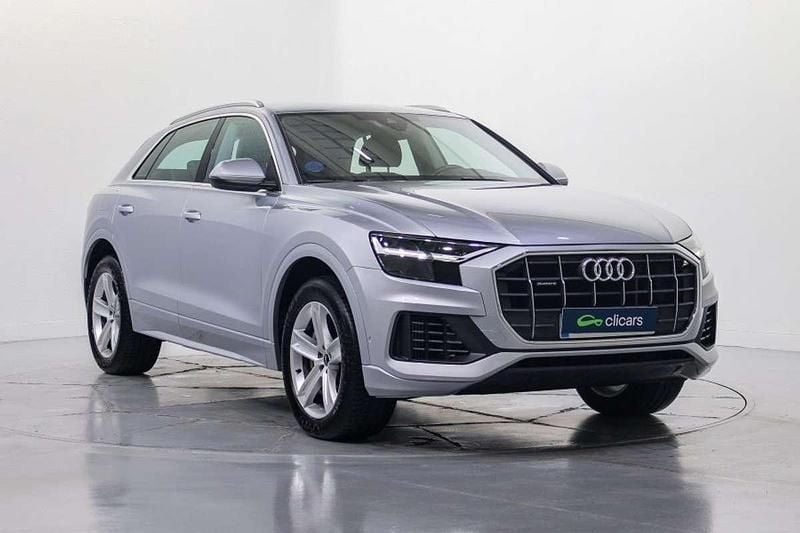 Usado Audi Q8 Premium 381 CV (280 kW) 2021 Plateado SUV