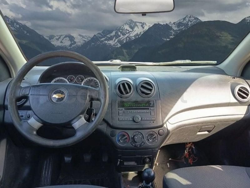 Usado Chevrolet Aveo LS 101 CV (74 kW) 2011 Gris / plata Berlina