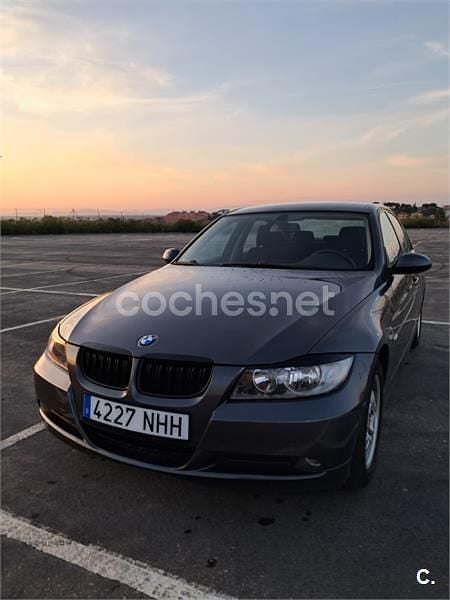 Usado BMW 318 129 CV (94 kW) 2006 Gris / plata Berlina