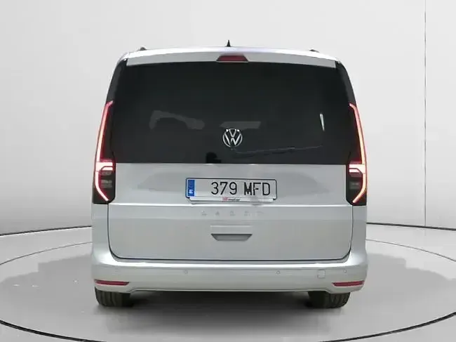 Usado VW Caddy Maxi Life 114 CV (83 kW) 2023 Gris Monovolumen