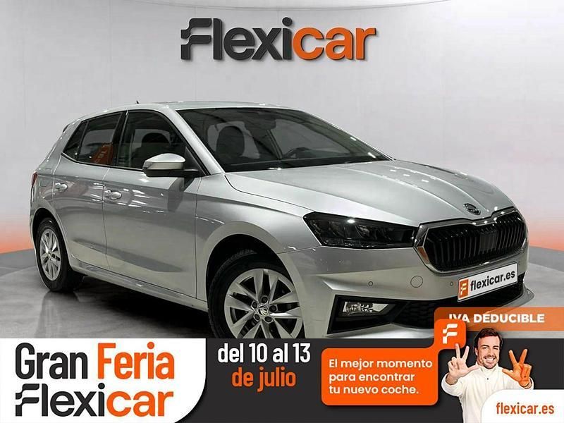 Gris Usado 2022 Skoda Fabia Ambition Berlina | 13.490 € (Precio justo) - Imagen 1/2